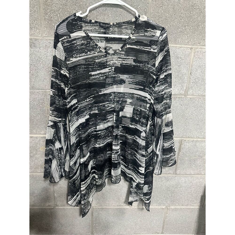 Dor Dor Couture ABSTRACT Bell Sleeve Mesh Sheer Medium Tunic Top